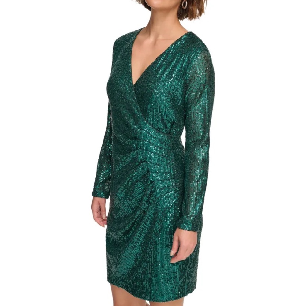 DKNY cocktail Long-sleeve Sequin Dress In Emerald Green. Size 4.